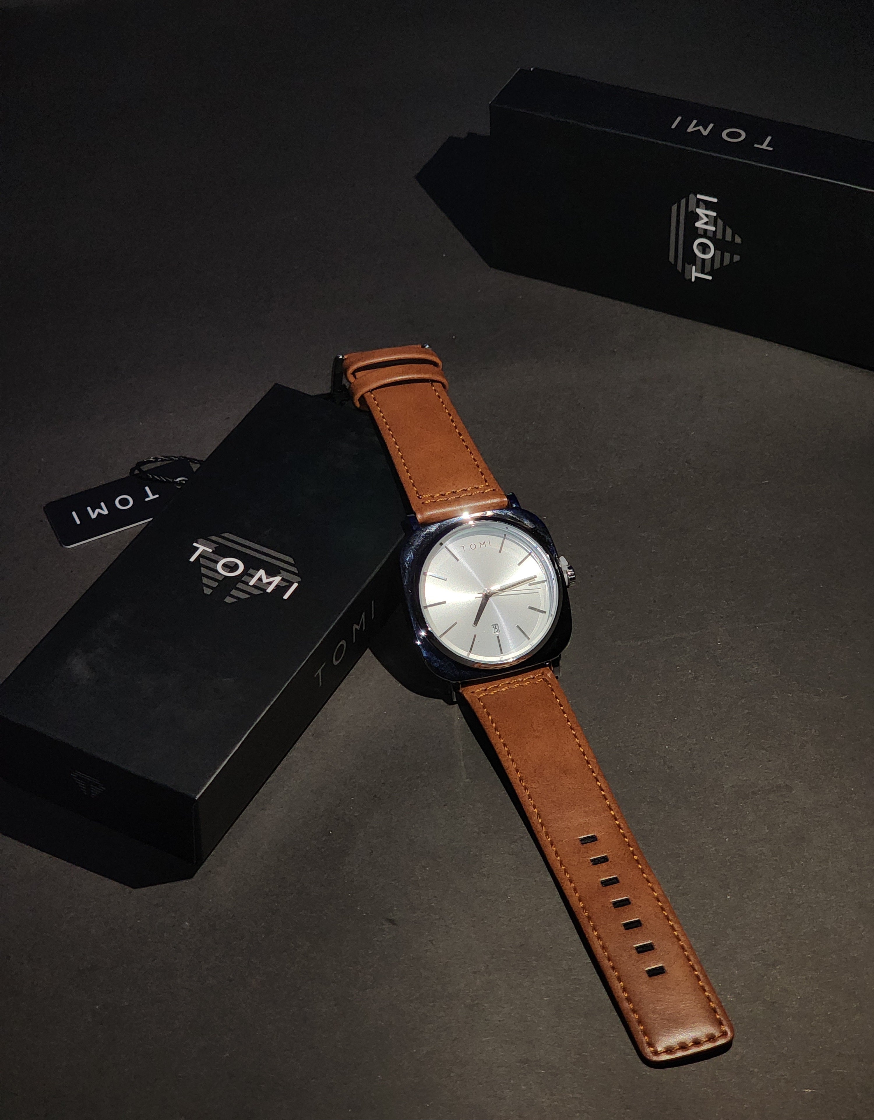 TOMI BROWN LEATHER STRAP WATCH FOR MEN ⌚️
